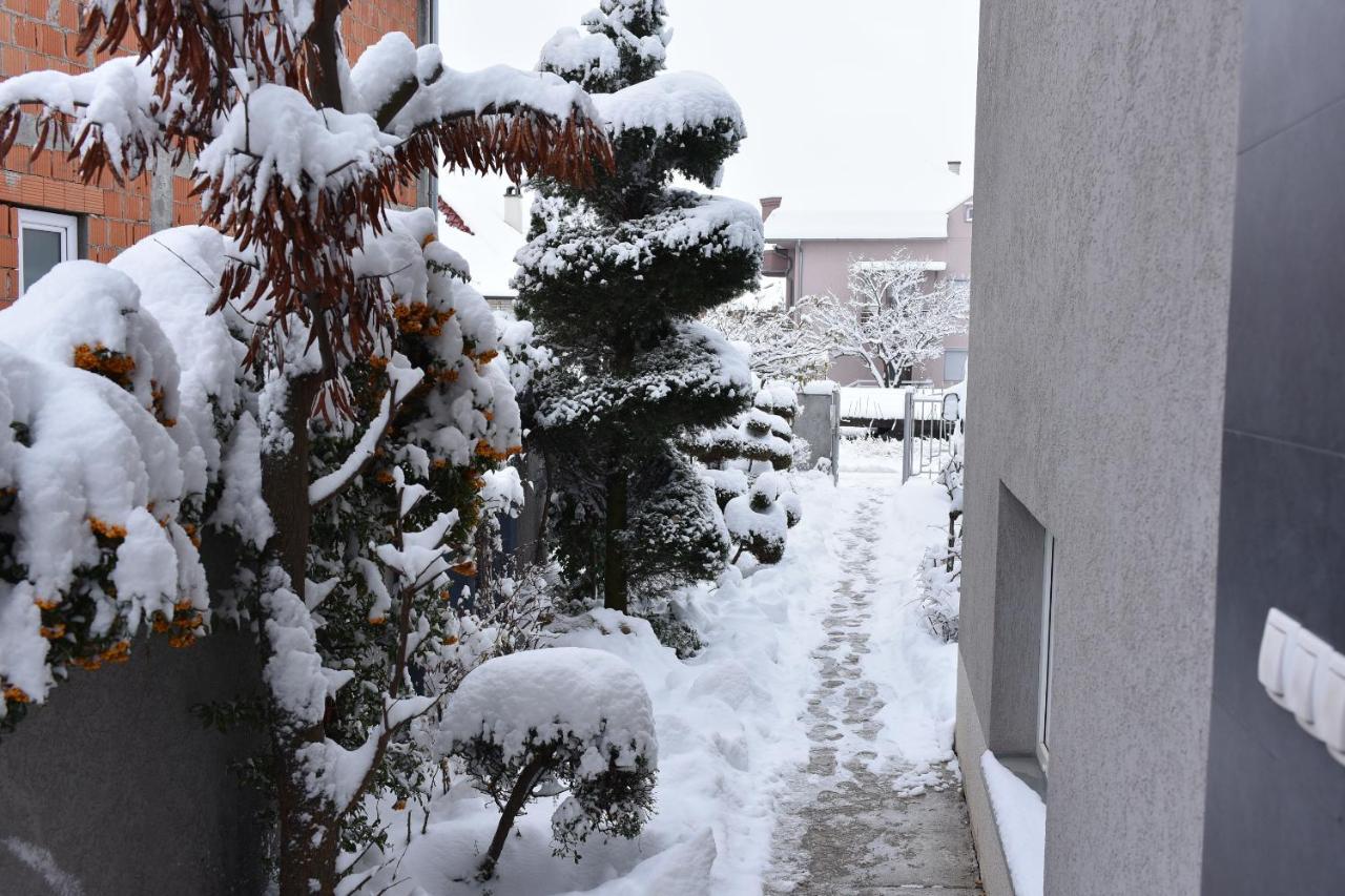 Blue House Apartment Ni Esterno foto